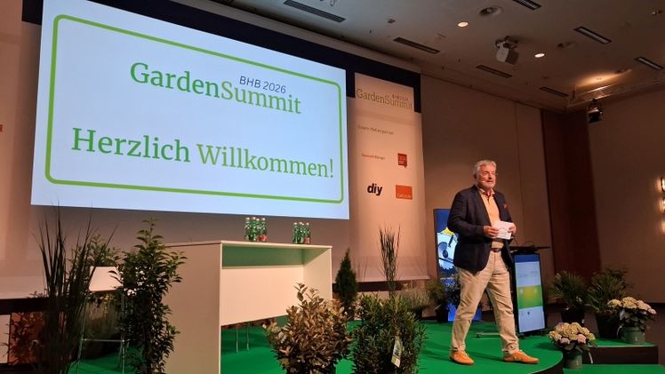 Moderator und BHB-Hauptgeschäftsführer Dr. Peter Wüst während des BHB-GardenSummit 2026. Bild: GABOT. 