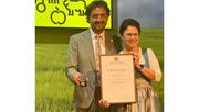 Verleihung Staatsmedaille in Gold an Martin Joos (links) von Ministerin Marion Gentges MdL (MLR). Bild: VGL-BW.