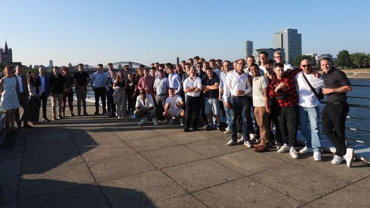 Gruppenbild der Absolventen. Bild: Demel GmbH & Co. KG.