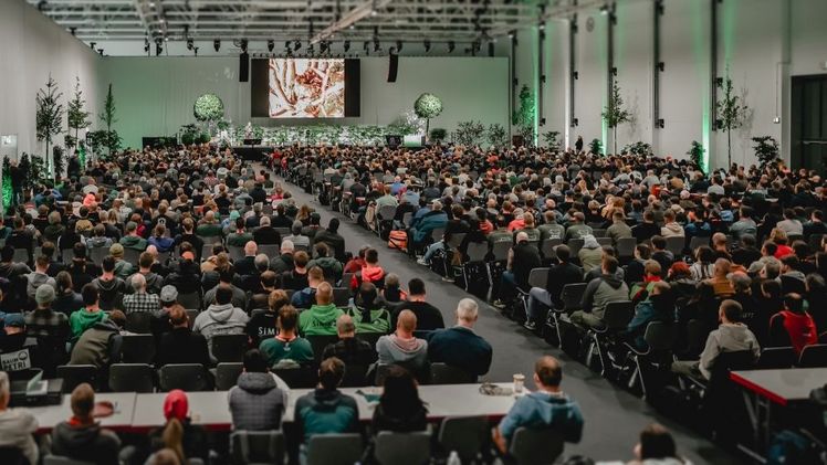 Traditionell gestalten die Fachpartner das Programm der Deutschen Baumpflegetage mit. Entsprechend wird die FLL die Fachtagung im kommenden Jahr mit ihren Themen prägen. Foto: Deutsche Baumpflegetage.