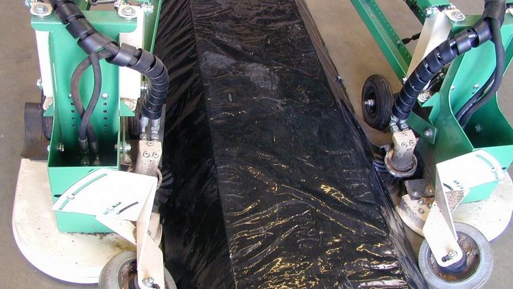 Neuer Dammkantentrimmer. Bild: Heuling Maschinenbau GmbH + Co. KG.