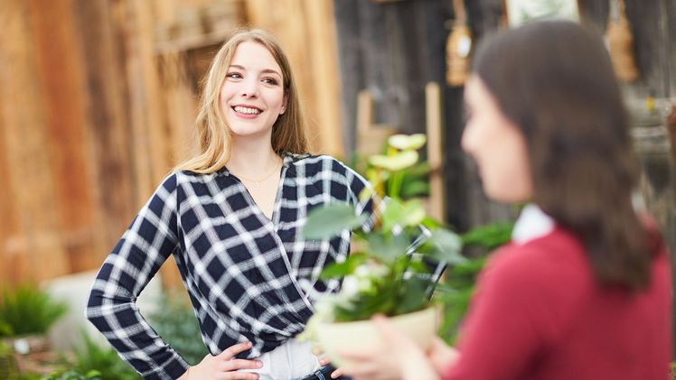 Blumen und Pflanzen sind zum Internationalen Frauentag beliebte Geschenke – als sichtbares Zeichen von Verbundenheit, Wertschätzung und Solidarität. Bild: GMH/BVE.