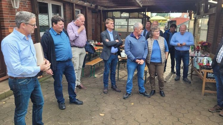 Zu Gast im Betrieb von Holger Eggers, Hamburg, der die Delegierten insbesondere mit vielen Informationen zu Maiglöckchen begeisterte. Bild: BVZ.