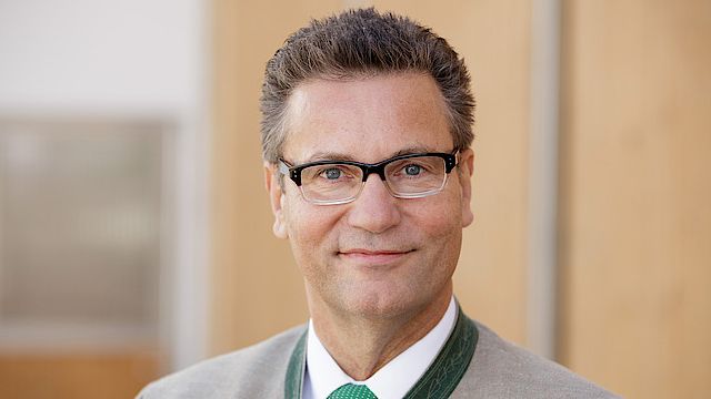 Minister Peter Hauk will bäuerliche Familien stärken. Foto: MLR/Potente.