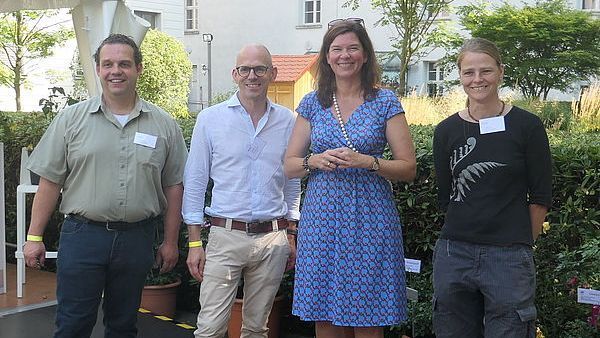 v.l.n.r.: Marcus Heins (BSA), Markus Guhl (BdB), Parl. Staatssekretärin Dr. Ophelia Nick (Bündnis90/Die Grünen), Annika Legerlotz (BSA). Bild: Bundessortenamt.