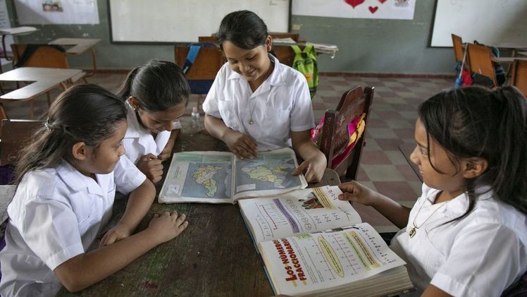 Eins der vier Investitionsbereichen von Fyffes ist Förderung des Zugangs zu Bildung. Bild: Fyffes.