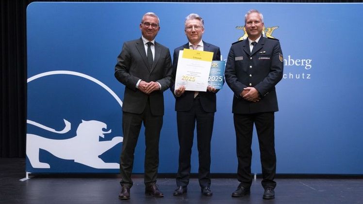 v.l.: Thomas Strobl, Daniel Barth und Thorsten Becker. Bild: Ministerium des Inneren, für Digitalisierung und Kommunen Baden-Württemberg/Leif Piechowski.