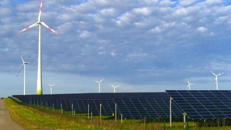 Im Forschungsprojekt "ReWP" wurden Werkzeuge und Verfahren entwickelt, mit denen zukünftig auch Wind- und Solarparks Regelleistung bereitstellen können. Bild: © Fraunhofer IWES. 