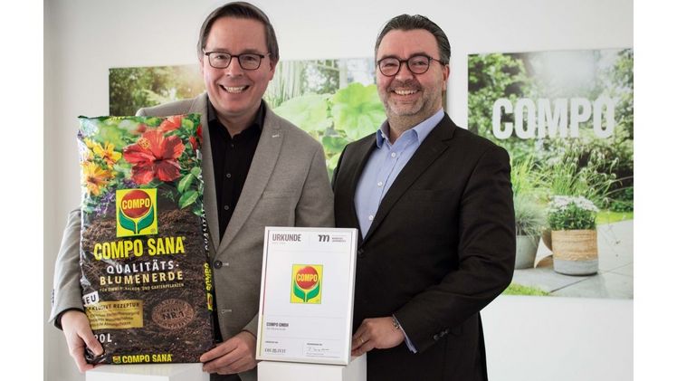 CEO Stephan Engster und Oliver Trappmann (Regional Director Central Europe) freuen sich über die Auszeichnung. Bild: Compo. 