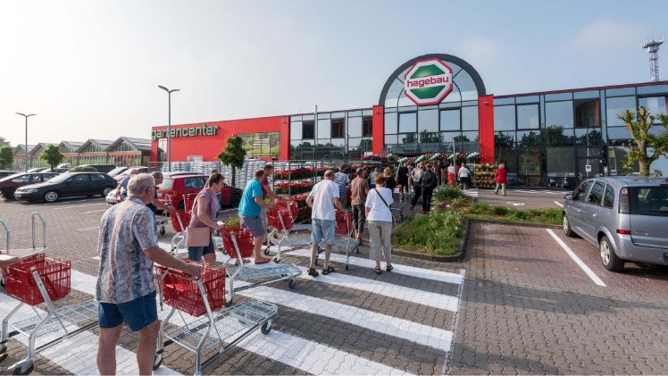 Das Team des hagebaumarkts heißt Salzgitter willkommen. Bild: hagebau/Kirsten Nijhof.