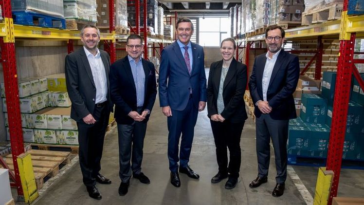 v.l.n.r.: Reinhard Wakolbinger, Marcel Haraszti, Peter Hanke, Isabella Handler, Christian Hörner. Bild: © REWE International AG/Robert Harson.