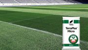 Der neue fein granulierte organisch-mineralische NK-Dünger TerraPlus® Micro eignet sich insbesondere für professionelle Sport- und Golfrasenflächen. Bild: COMPO EXPERT.