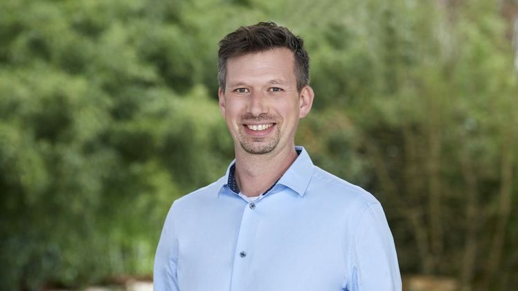 Janos Bay verantwortet bei der Gartenbau-Versicherung seit 1.November 2025 die Leitung des Außendienstes Deutschland. Bild: Gartenbau-Versicherung VVaG.