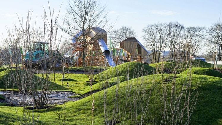 Der Kaninchenspielplatz ist landschaftsarchitektonisch spannend eingebettet. Bild: LAGA Neuss 2026 GmbH & Thomas Mayer Archive.