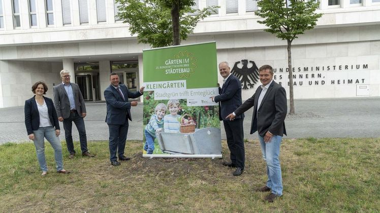 (v.l.n.r.)“: BDG-Präsidiumsmitglied Sandra Böhme; BDG-Geschäftsführer Stefan Grundei; Volkmar Vogel, Parlamentarischer Staatssekretär beim Bundesminister des Innern, für Bau und Heimat; BDG-Präsident Dirk Sielmann; BDG-Präsidiumsmitglied Thomas Kleinworth. Bild: Bundesministerium des Innern, für Bau und Heimat.