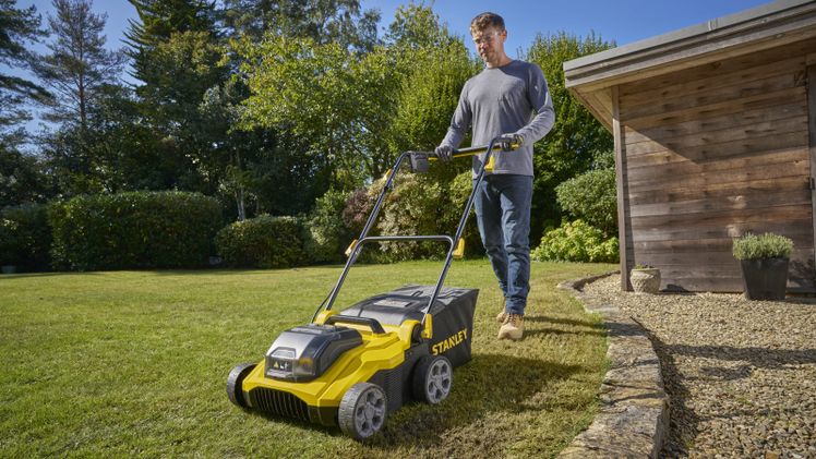 V20 Akku-Vertikutierer Brushless (SCOEP3801M2 / SCOEP3801N). Bild: STANLEY®.