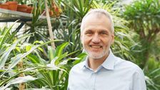 Prof. Dr. Karl-Josef Dietz. Leiter der AG "Biochemie und Physiologie der Pflanzen". 