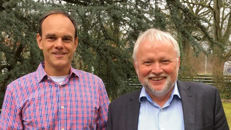Einstimmig wählten die Mitglieder Andreas Kientzler (links) zum neuen CIOPORA-Vorsitzenden. Dr. Sander (rechts) wurde zum stellvertretenden Vorsitzenden der Züchtervereinigung gewählt. Foto: ZVG/ Markula.