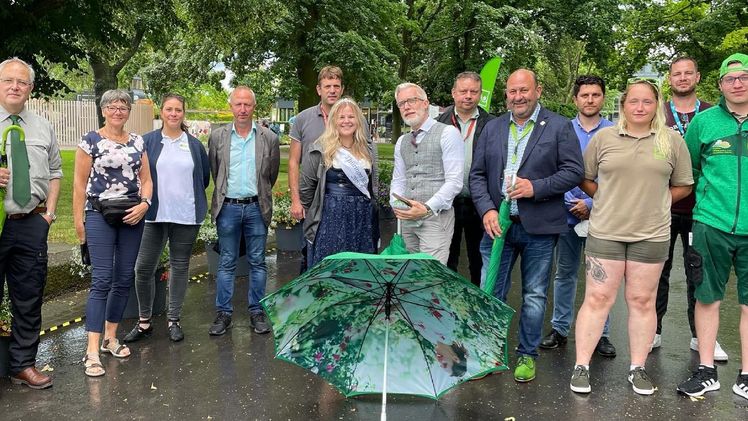 Vertreter der Grünen Berufe mit Karsten Hain, Udo Lindenlaub, Lucie Kosemetzky (Thüringer Milchkönigin) und Prof. Dr. Benjamin-Immanuel Hoff. Bild: FGL.