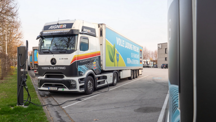 HOFER setzt verstärkt auf E-LKW und hat bereits neun Fahrzeuge im Einsatz. Bild: © HOFER/Stadler.