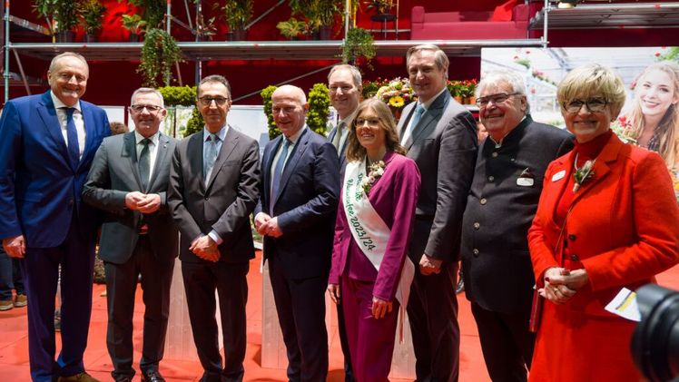 Wichtige Station beim Ministerrundgang ist der ZVG-Stand in der Blumenhalle. Bild: ZVG/ Rafalzyk.