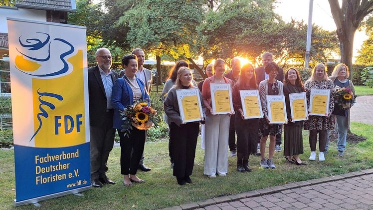 Floristmeisterinnen erhielten ihre Floristmeisterbriefe. Bild: FDF.