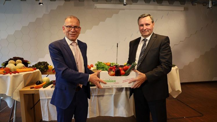 Hannes Germann und Werner Salzmann bei der Amtsübergabe. Bild: VSGP.