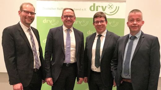 Freuen sich über eine gelungene Fachtagung: BVEO-Geschäftsführer Dr. Christian Weseloh (von links), DRV-Präsident Franz-Josef Holzenkamp, Bereichsleiter Beratung und Betreuung Agrargenossenschaften beim Genossenschaftsverband – Verband der Regionen Dr. Andreas Eisen sowie BVEO-Vorsitzender Christoph Hövelkamp. Bild: DRV.