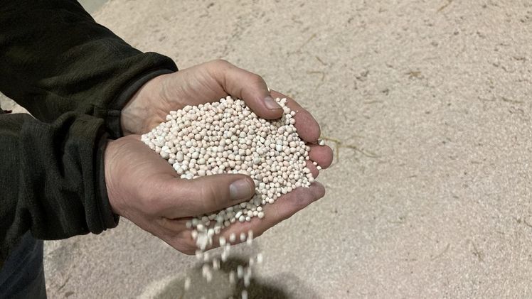 Der Großhandel meldet für den Absatz bei stickstoffhaltigem Mineraldünger einen Rückgang auf 166.000 Tonnen Stickstoff gegenüber dem Vorjahr 20/21 (186.000 Tonnen). Bild: Landvolk. Der Großhandel meldet für den Absatz bei stickstoffhaltigem Mineraldünger einen Rückgang auf 166.000 Tonnen Stickstoff gegenüber dem Vorjahr 20/21 (186.000 Tonnen). Bild: Landvolk.