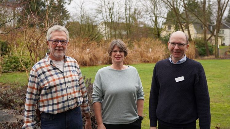 Praxisnahe Themen stellten die Referenten Friedhelm Strickler, Bianca Theiner und Markus Baumgärtner den Staudengärtnern vor. Bild: BdS.