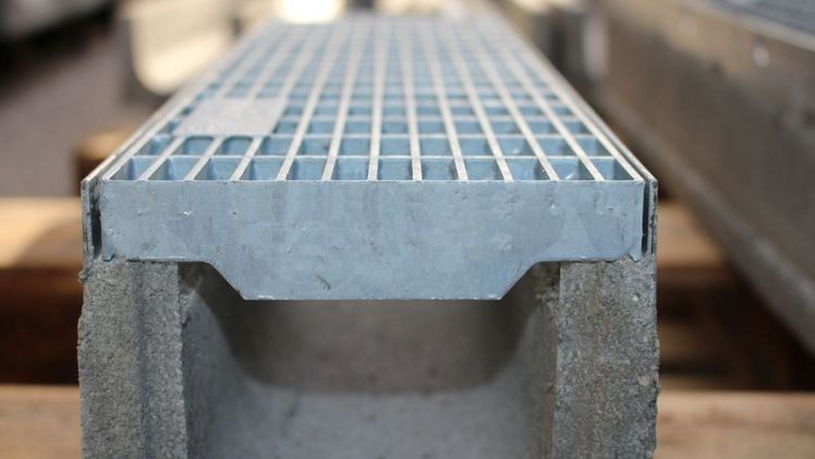 Schlank, leicht, einfach einzubauen: Bis zur Belastungsklasse C 250 ein stabiles und langlebiges Rinnensystem mit einer Wandstärke von 20 mm. Bild: BIRCO.