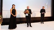 Richard Petri nimmt den Award in Empfang. Bildquelle: taspoawards.de/ Fotograf: Andreas Schwarz.
