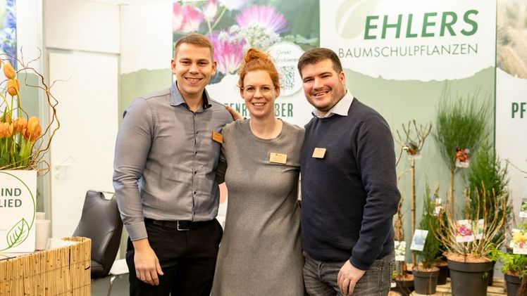 Julian Mittelstaedt, Rieke Ehlers und Christian Bley freuen sich auf viele Besucher auf der IPM. Bild: Ehlers Baumschulpflanzen.
