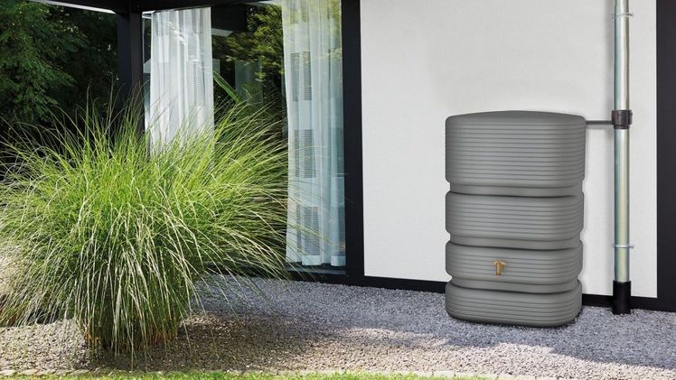 Der Quadro Wandtank 500L in betongrau. Bild: © Otto Graf GmbH.