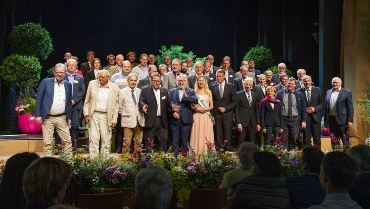 Gruppenbild mit allen Preisträgern der Bundesgartenschau 2019. Bild: BUGA.