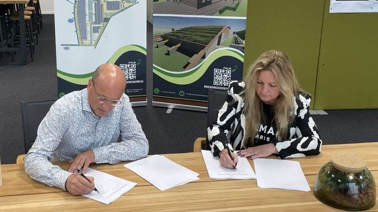 Marcel Oerlemans und Chantal van Kuyck bei der Vertragsunterzeichnung. Bild: BCT.