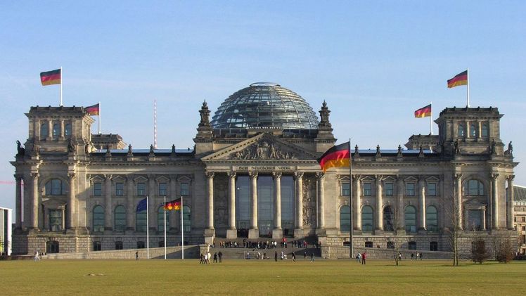 Das Reichstagsgebäude als Plenarsaal-Gebäude für den Deutschen Bundestag am Platz der Republik in Berlin. Bild: Wolfgang Pehlemann.