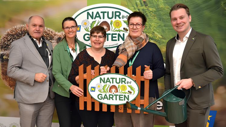 Natur im Garten" Initiator Wolfgang Sobotka, Fachliche Leitung von „Natur im Garten" Katja Batakovic, „Natur im Garten" Geschäftsführerin Christa Lackner, Referentin Helga Salchegger und Abgeordneter zum NÖ Landtag Florian Krumböck (v.l.n.r.). Bild: © "Natur im Garten" / M. Benes-Oeller.