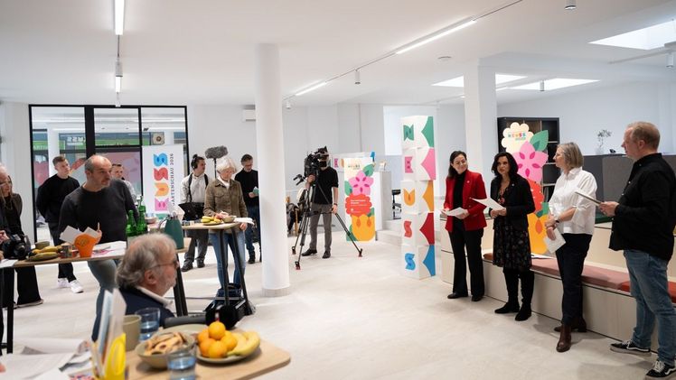 Bei der Pressekonferenz am 31. Oktober 2025 haben Sandra Maria Breuer, Ursula Platen, Annette Nothnagel und Jörg Bremer (v.l.n.r.) das Veranstaltungsprogramm vorgestellt. Bild: Landesgartenschau Neuss 2026 GmbH & Alexander Raubal.