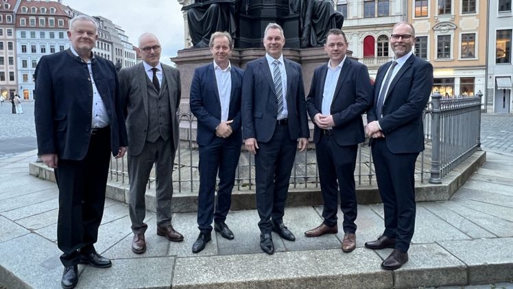 v.l.: Hans-Jörg Friedrich, Vorsitzender DRV-Fachausschuss Obst und Gemüse; Dr. Bernd Falkenau, stellvertretender Vorsitzender BVEO e.V.; Hans-Jörg Elvers, Geschäftsführer Erzeugerorganisation Mecklenburger Ernte GmbH; Johannes Bliestle, Vorsitzender BVEO e.V.; Christian Mählmann, Vorstand Erzeugergroßmarkt Langförden-Oldenburg eG und Dr. Christian Weseloh, Geschäftsführer BVEO e.V. Bild: © BVEO.