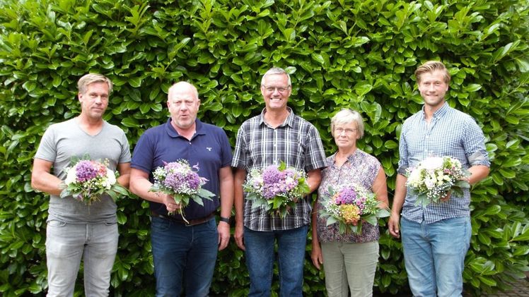 Zwei Betriebsnachfolger wurden in den Azerca-Vorstand neu gewählt: Axel Hemmje (nicht im Bild) und Julian Friedrich (r.). Im Amt bestätigten die Azercaner (v.l.) Andreas Hintze, Manfred Rieke, Mattias Küppers und Ines Grünberg. Bild: Tina Banse.