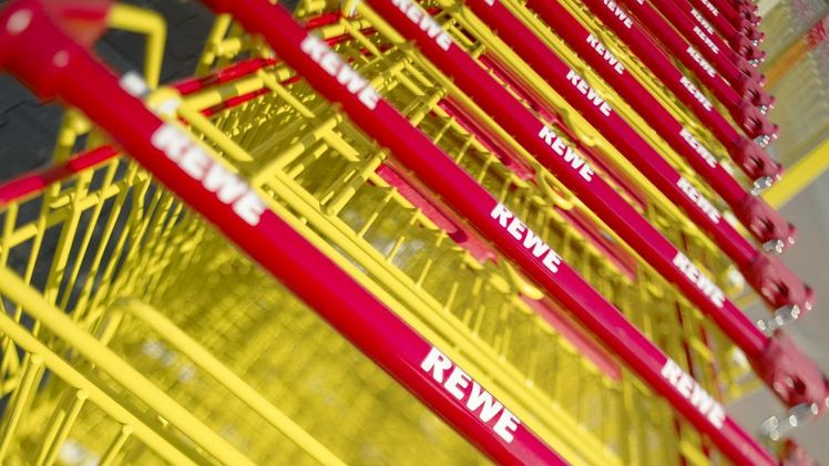 Die sky-Märkte werden seit vergangenem Jahr systematisch auf REWE umgestellt. Bild: REWE. Die sky-Märkte werden seit vergangenem Jahr systematisch auf REWE umgestellt. Bild: REWE.