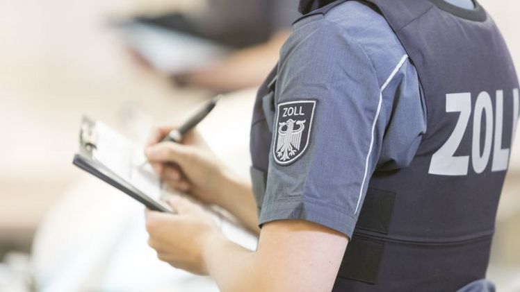 Der Zoll ist heute eine moderne Bürger- und Wirtschaftsverwaltung des Bundes, deren Tätigkeitsspektrum von der reinen Dienstleistung bis zum hoheitlichen Handeln reicht. Bild: © Generalzolldirektion.