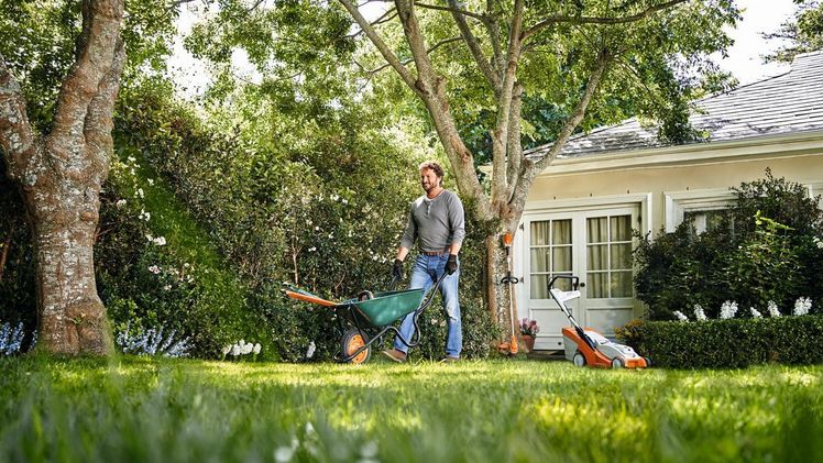 Die Aktion „Garten-Start. Mit STIHL." bietet Hobbygärtnerinnen und Hobbygärtnern die Möglichkeit, sich im teilnehmenden Fachhandel über die neuen Gartengeräte der Saison zu informieren und diese vor Ort zu testen. Bild: STIHL.  Die Aktion „Garten-Start. Mit STIHL." bietet Hobbygärtnerinnen und Hobbygärtnern die Möglichkeit, sich im teilnehmenden Fachhandel über die neuen Gartengeräte der Saison zu informieren und diese vor Ort zu testen. Bild: STIHL.