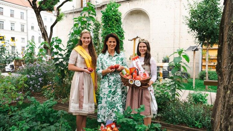 Apfelköniginnen. Bild: © Stefanie Büchl StMELF.