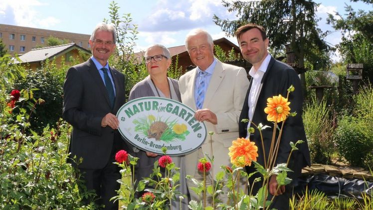 Landesrat Karl Wilfing, Christia Ringkamp, Präsidentin der "European Garden Association - Natur im Garten International", Hans-Hermann Bentrup, Vorsitzender des Vorstandes der Lenné-Akademie,  und "Natur im Garten" Obmann Christian Rädler. Bild: "Natur Landesrat Karl Wilfing, Christia Ringkamp, Präsidentin der "European Garden Association - Natur im Garten International", Hans-Hermann Bentrup, Vorsitzender des Vorstandes der Lenné-Akademie,  und "Natur im Garten" Obmann Christian Rädler. Bild: "Natur im Garten".