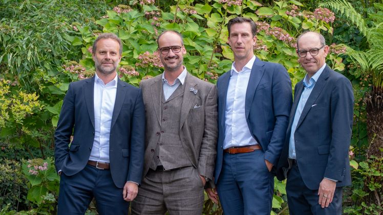 Personen von links nach rechts: Dr. Jan Keller, Vorstand Vereinigte Hagelversicherung, Christian Senft, Vorstandsvorsitzender Gartenbau-Versicherung, Dr. Philipp Schönbach, Vorstandssprecher Vereinigte Hagelversicherung, Dr. Dietmar Kohlruss, Vorstand Gartenbau-Versicherung. Bild: Gartenbau-Versicherung.