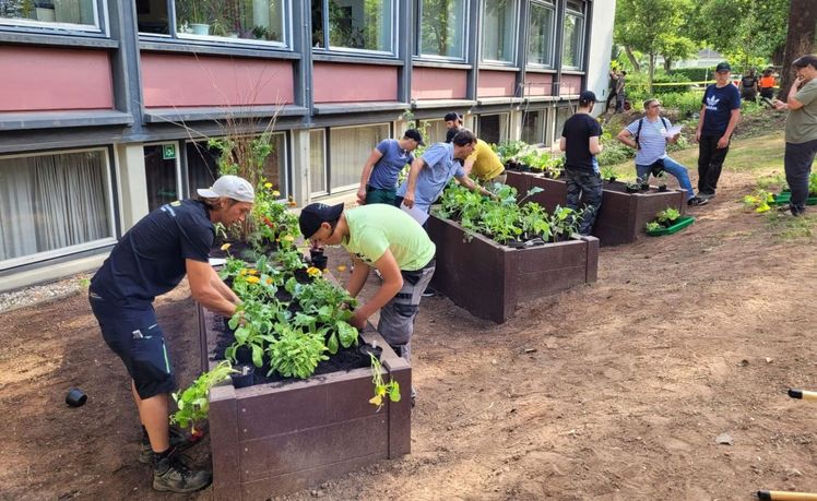 Nachwuchswerbung über Grenzen! Die Vernetzung der beruflichen Schulen zwischen Frankreich, Luxemburg und Deutschland (Saarland) betreibt seit 1995 einen wechselnden Austausch gärtnerischer Inhalte – diesmal in Saarbrücken. Bild: ZVG.