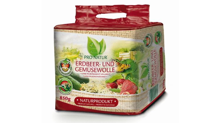 Die Erdbeer- und Gemüsewolle als praktische Unterlage für Obst und Gemüse. Bild: Gregor Ziegler GmbH.