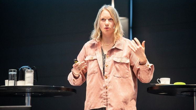 Agrarinfluencerin Gesa Ramme betonte, dass Öffentlichkeitsarbeit in der Landwirtschaft besonders für Frauen wichtig ist. Bild: Christopher Hanraets / LWK Niedersachsen.